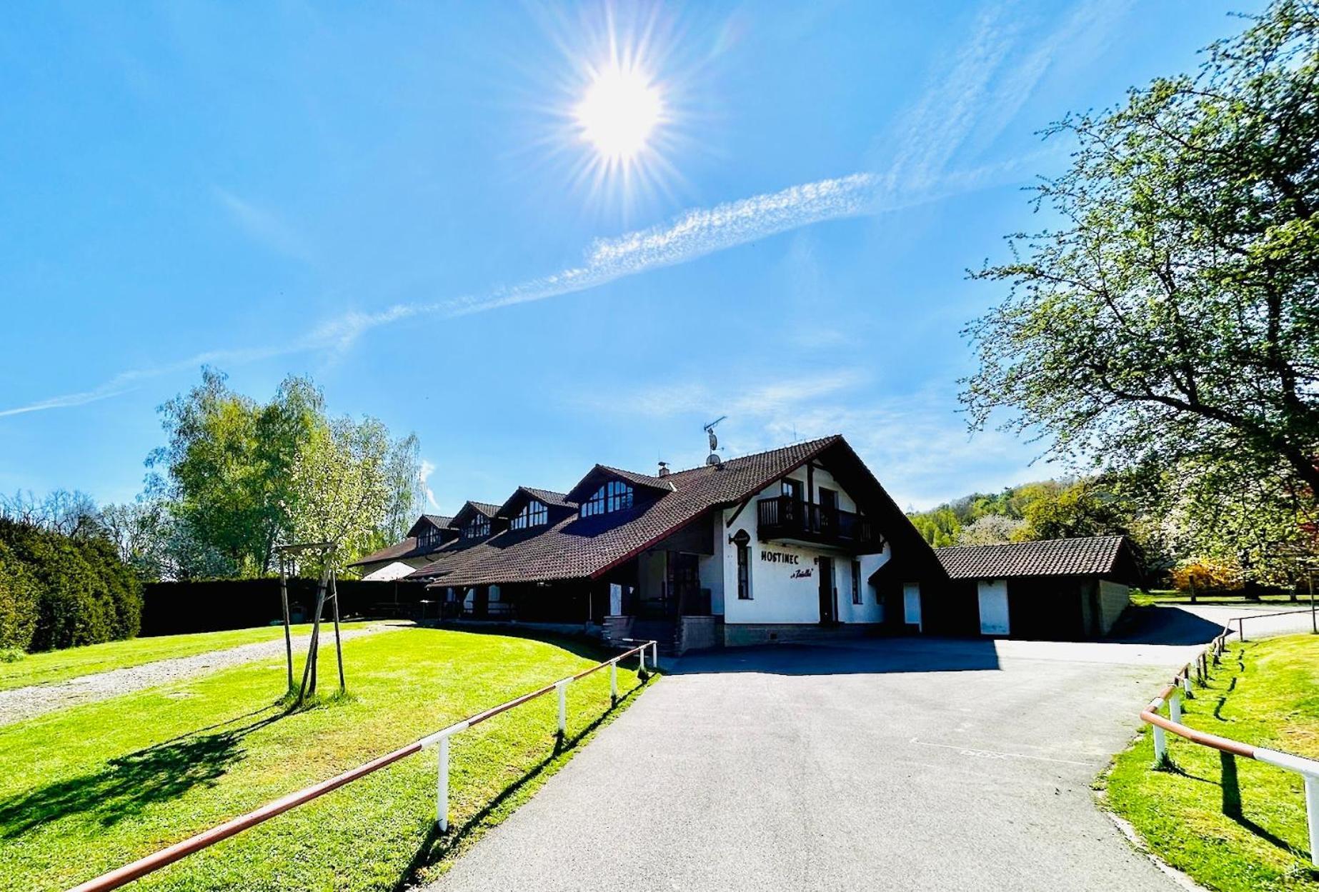 Hvezdonice Hostinec U Kuzelku Exteriör bild